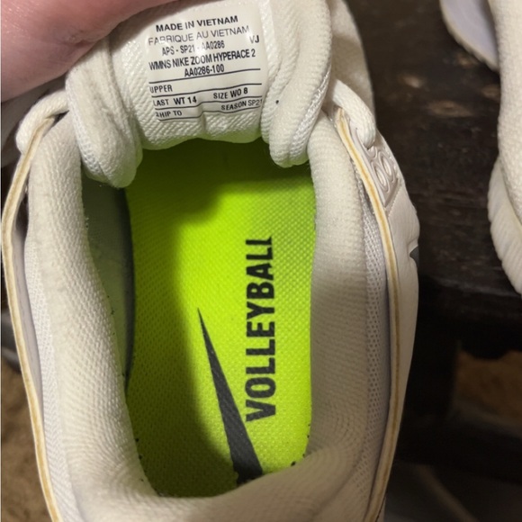 Nike White and Black Sneakers with Mesh Upper - Picture 4 of 4